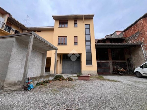 casa indipendente in vendita a Galliate