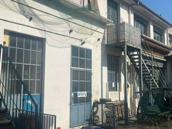 negozio in vendita a Galliate