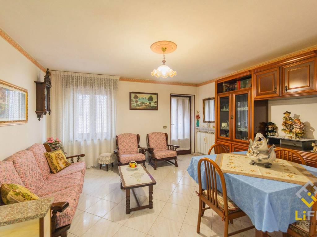 casa indipendente in vendita a Galliate