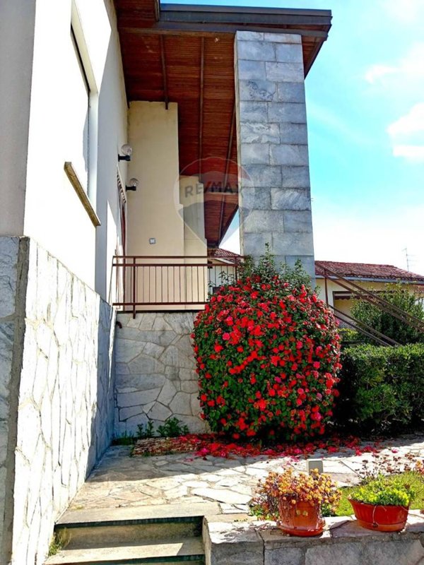casa indipendente in vendita a Galliate