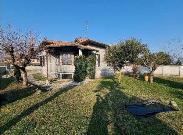 casa indipendente in vendita a Galliate