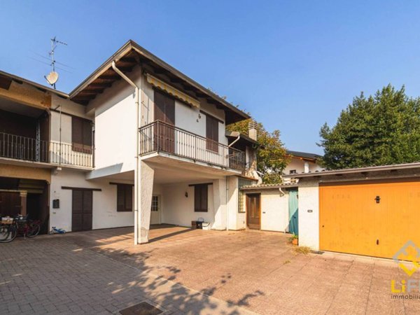 casa indipendente in vendita a Galliate