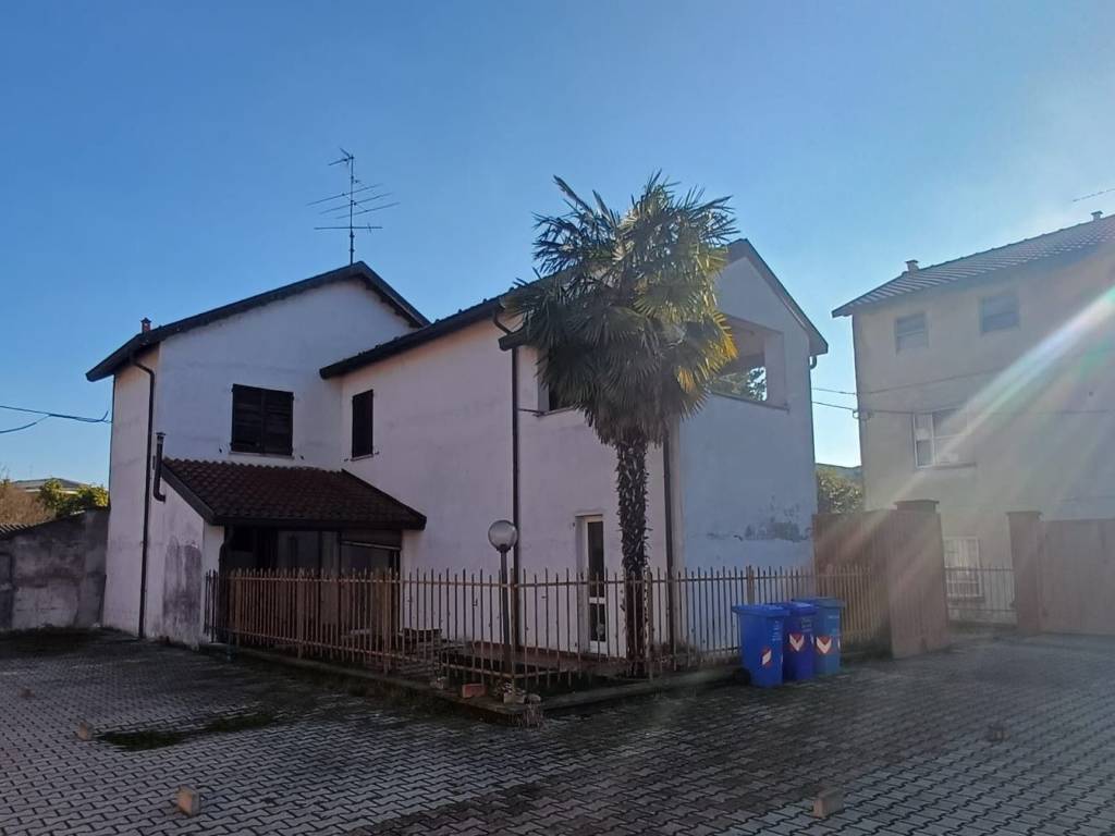 villa in vendita a Galliate