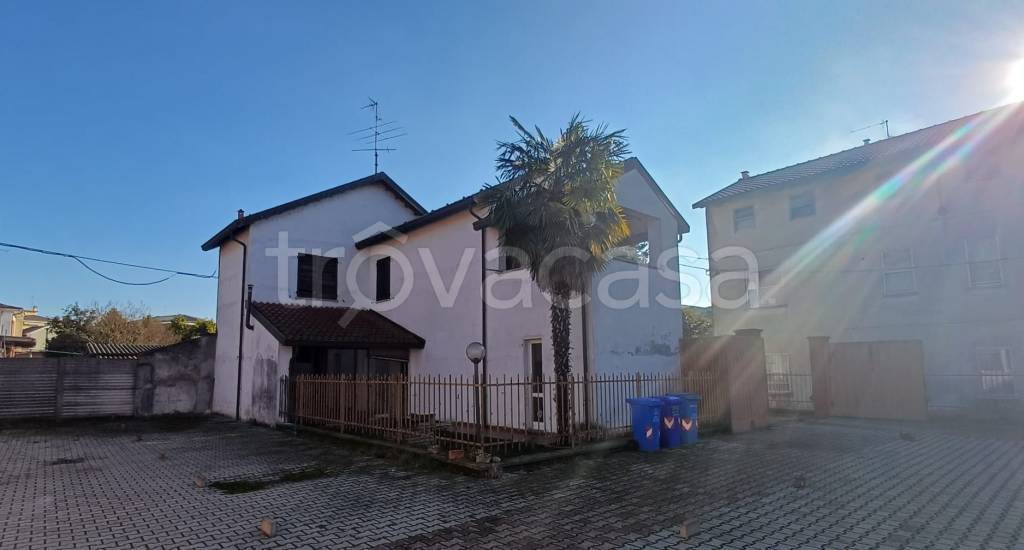villa in vendita a Galliate