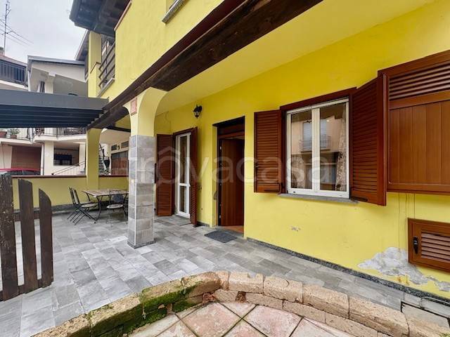 casa indipendente in vendita a Galliate