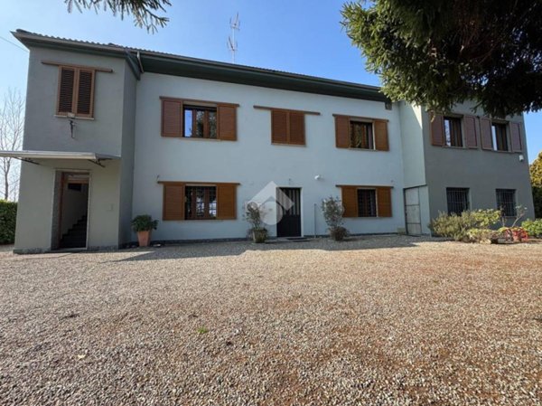 casa indipendente in vendita a Galliate