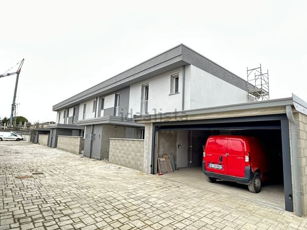 casa indipendente in vendita a Galliate