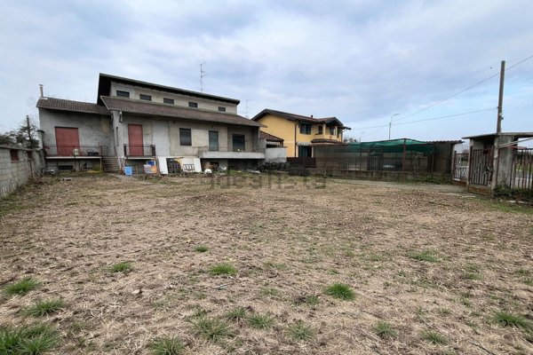 casa indipendente in vendita a Galliate