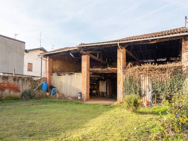 casale in vendita a Galliate
