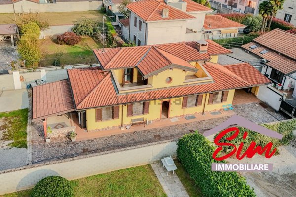 casa indipendente in vendita a Galliate