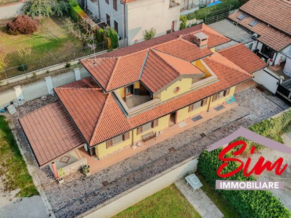 casa indipendente in vendita a Galliate