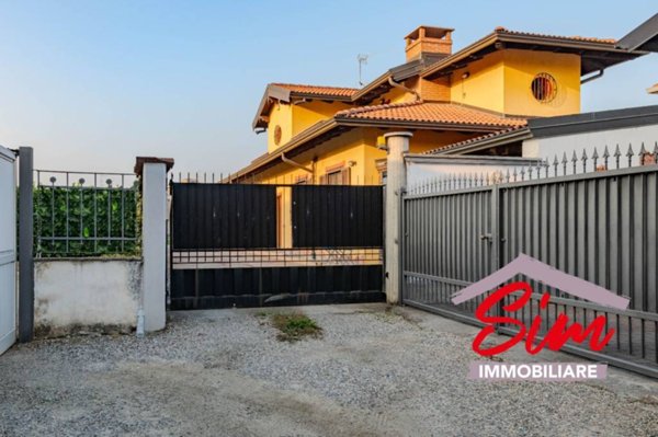 casa indipendente in vendita a Galliate