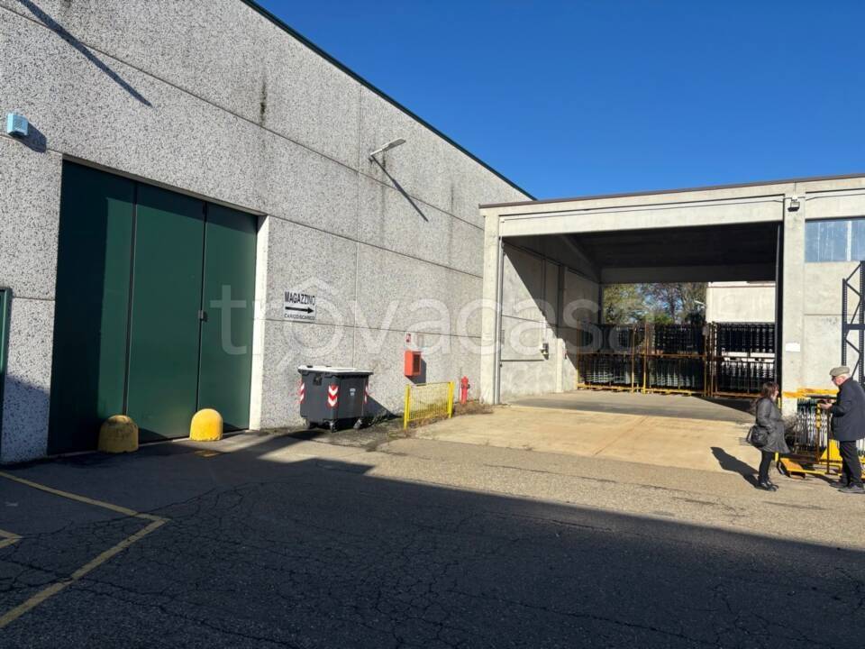 capannone in vendita a Galliate