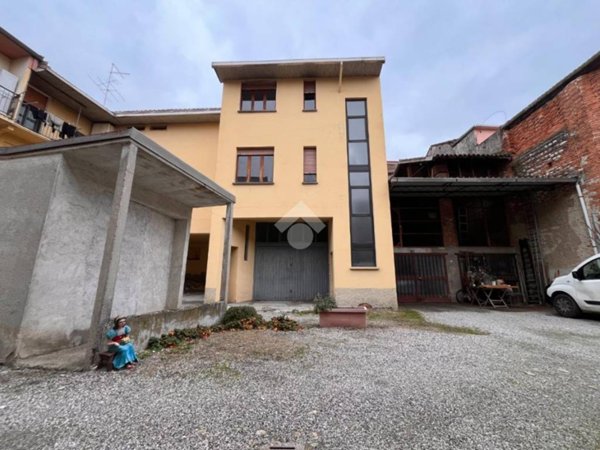 casa semindipendente in vendita a Galliate