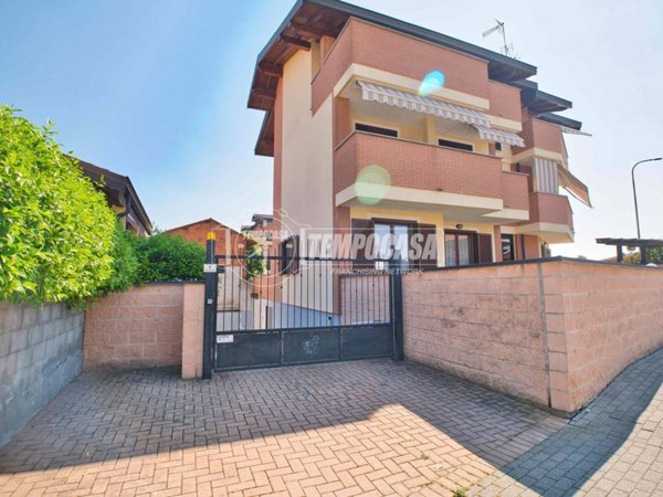 casa indipendente in vendita a Galliate