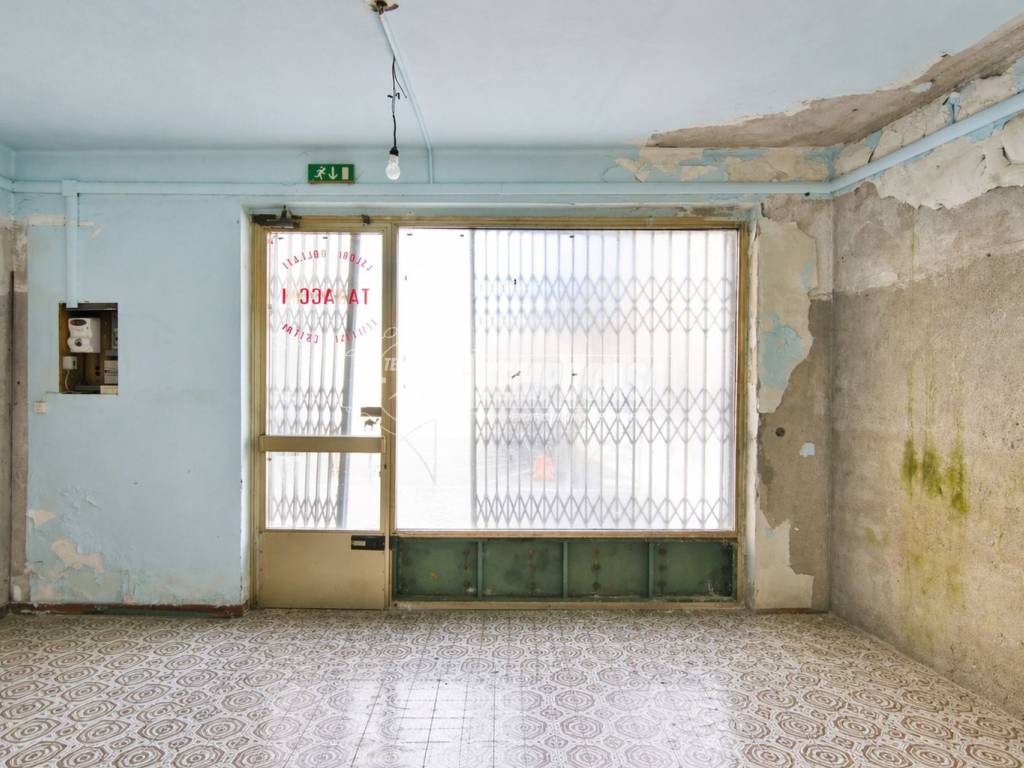 negozio in vendita a Galliate