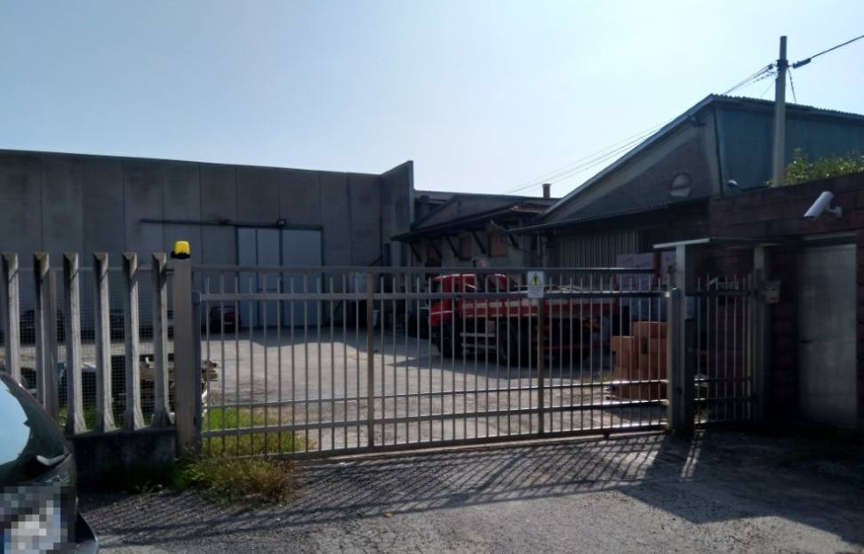 locale commerciale in vendita a Galliate