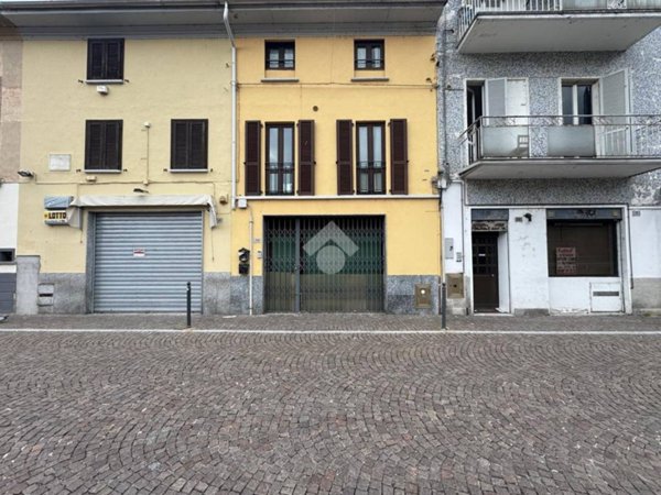 negozio in vendita a Galliate