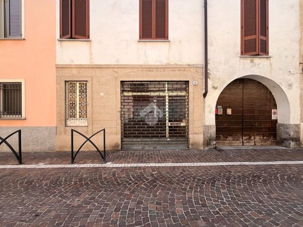 locale commerciale in vendita a Galliate