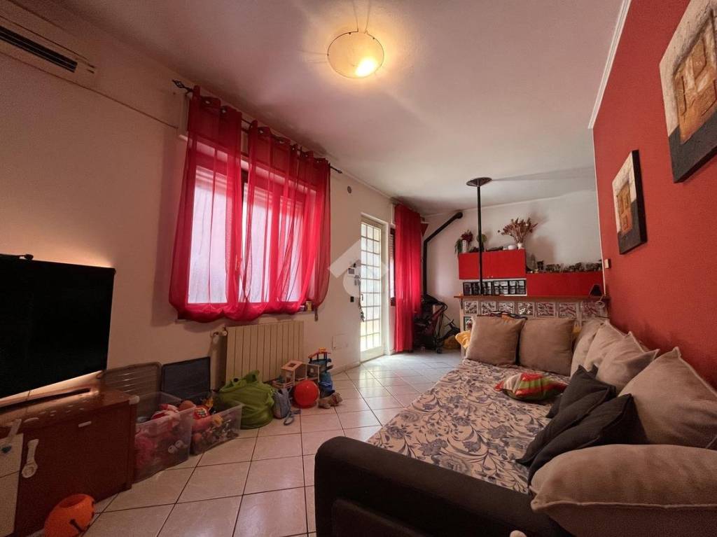 casa indipendente in vendita a Galliate