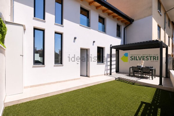 casa indipendente in vendita a Galliate