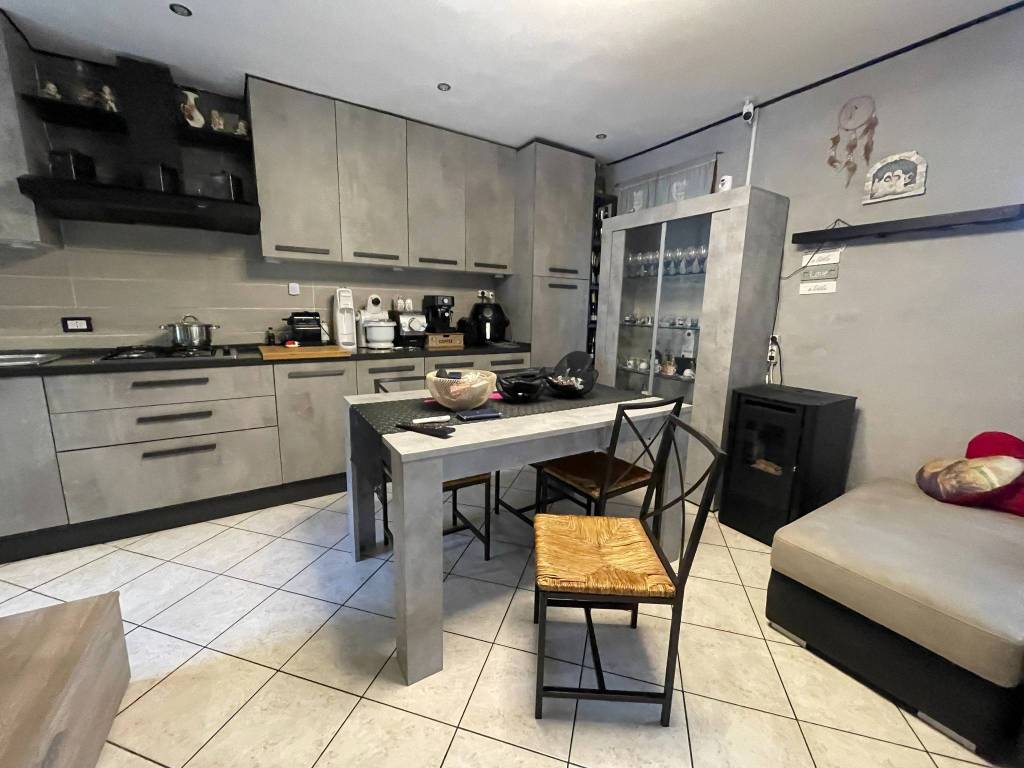 casa indipendente in vendita a Galliate
