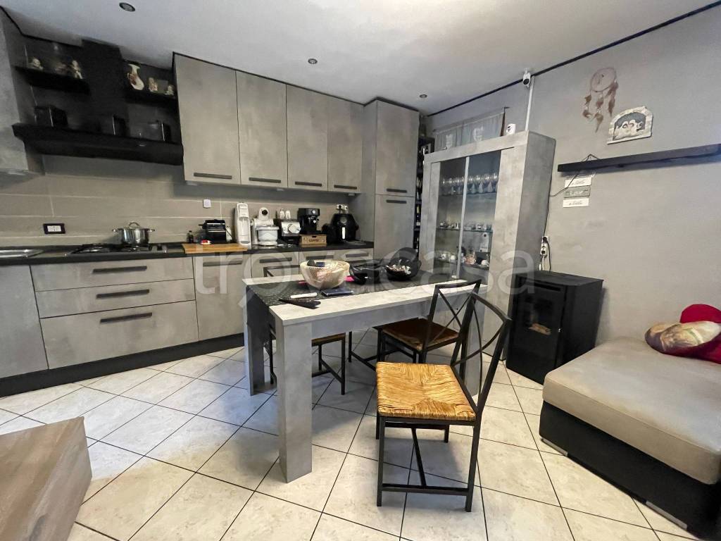 casa indipendente in vendita a Galliate