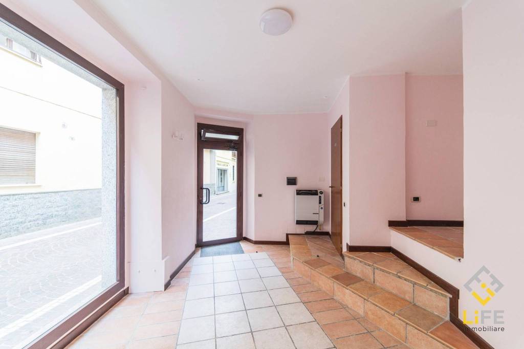 negozio in vendita a Galliate