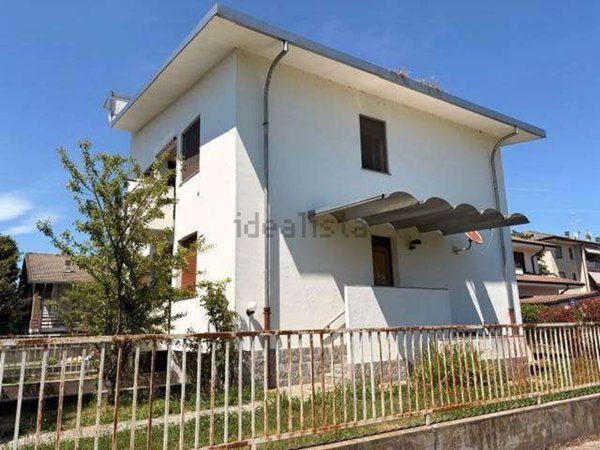 casa indipendente in vendita a Galliate