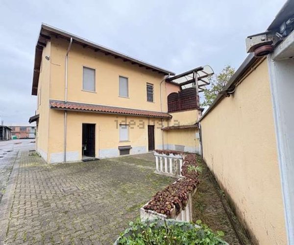 casa indipendente in vendita a Galliate