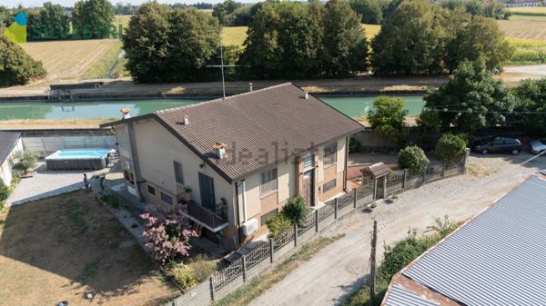 casa indipendente in vendita a Galliate