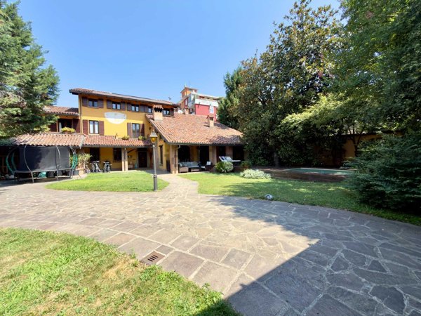 casa indipendente in vendita a Galliate