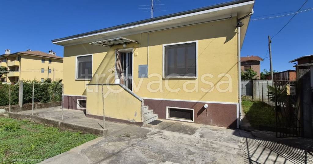 casa indipendente in vendita a Galliate