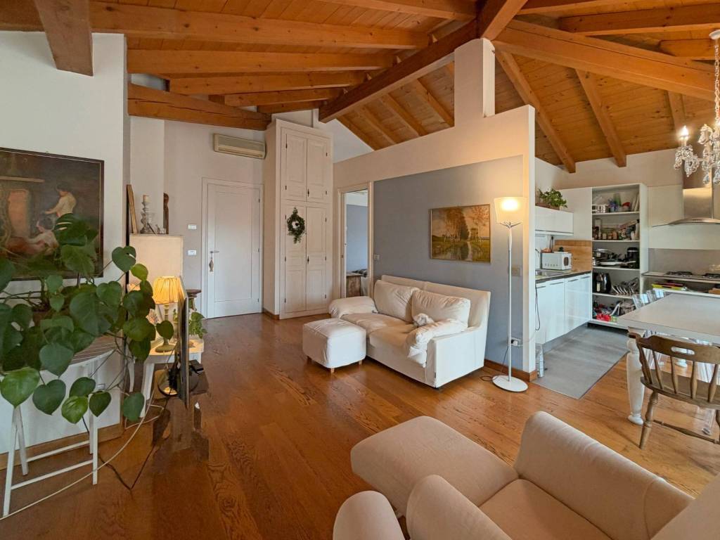 casa indipendente in vendita a Galliate