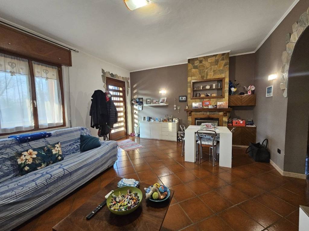 casa indipendente in vendita a Galliate