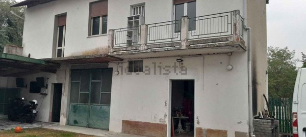 casa indipendente in vendita a Galliate