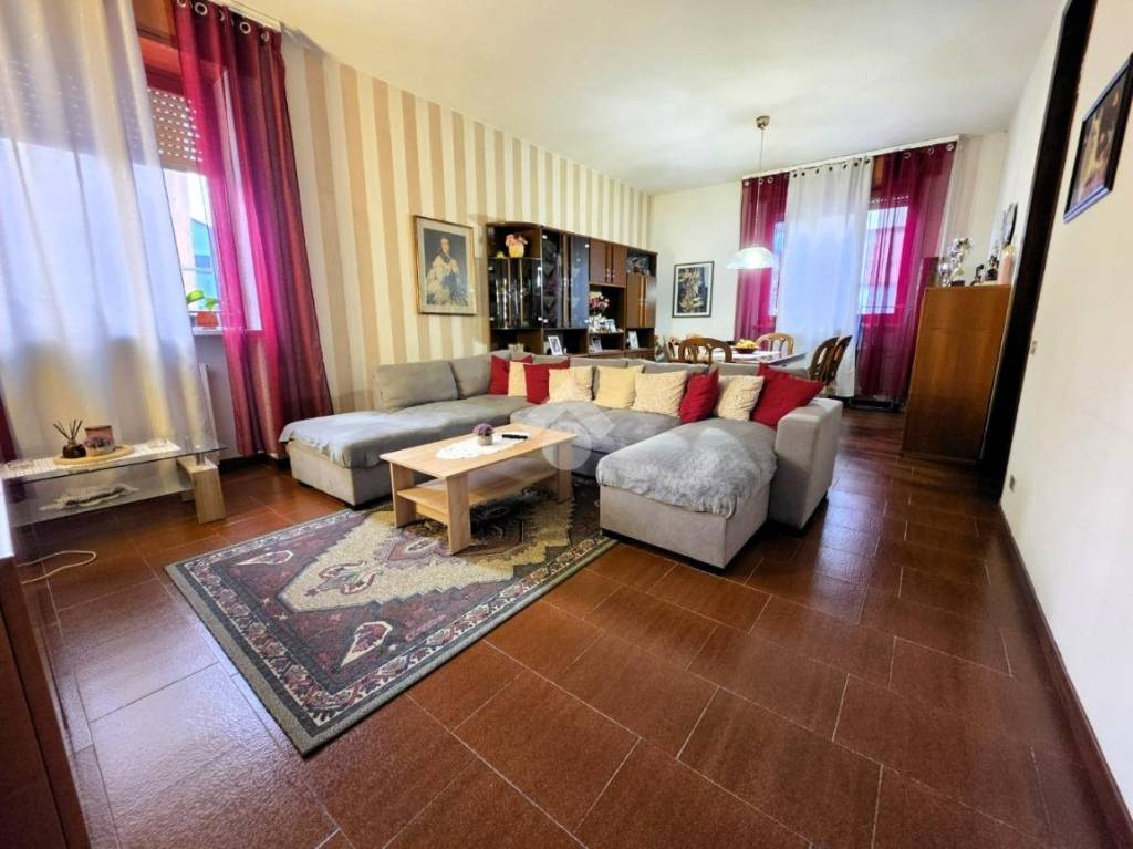 casa indipendente in vendita a Galliate