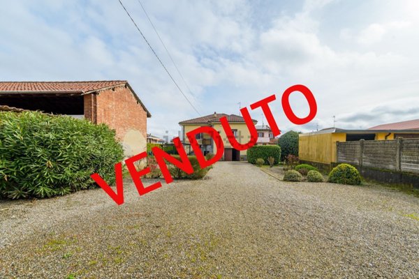 casa indipendente in vendita a Garbagna Novarese