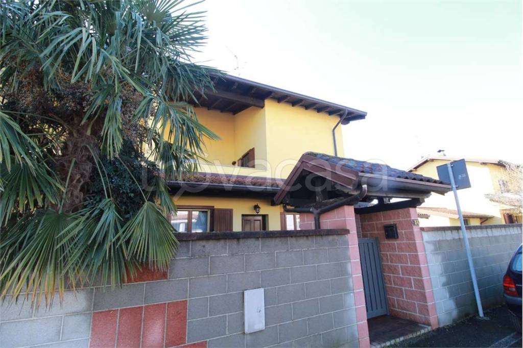 casa indipendente in vendita a Garbagna Novarese