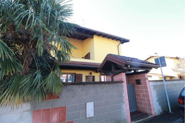 casa indipendente in vendita a Garbagna Novarese