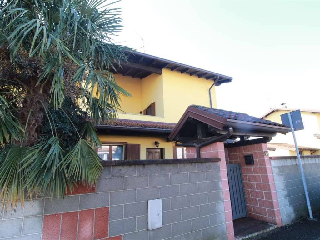 casa indipendente in vendita a Garbagna Novarese