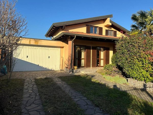casa indipendente in vendita a Garbagna Novarese