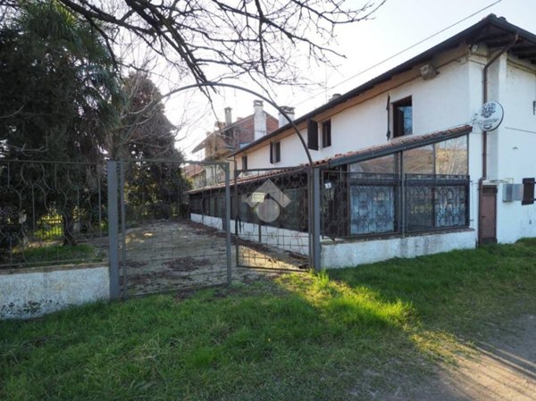 casa indipendente in vendita a Ghemme in zona Ferrera