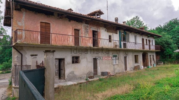esavano in vendita a Ghemme in zona Strona