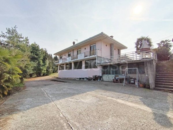 casa indipendente in vendita a Gozzano in zona Bugnate