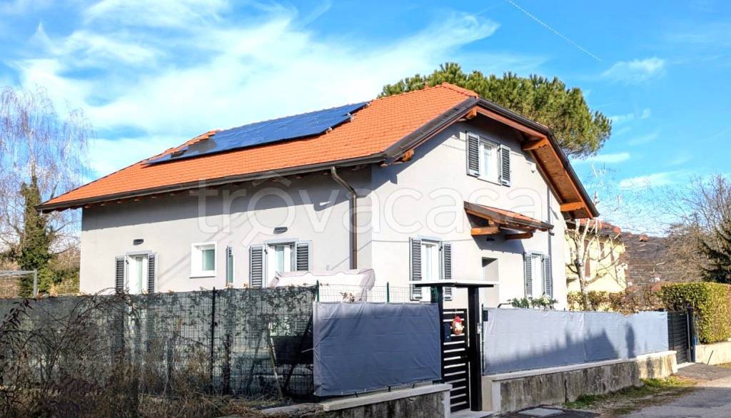 casa indipendente in vendita a Gozzano