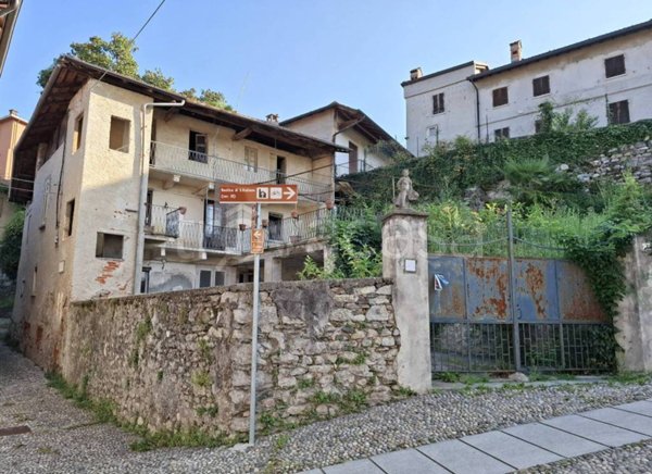 casa indipendente in vendita a Gozzano