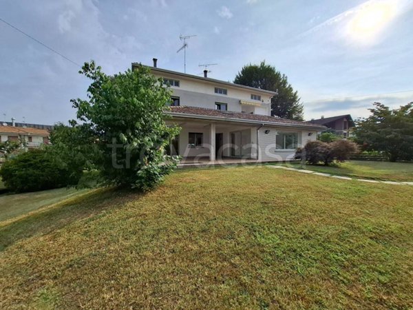 casa indipendente in vendita a Gozzano