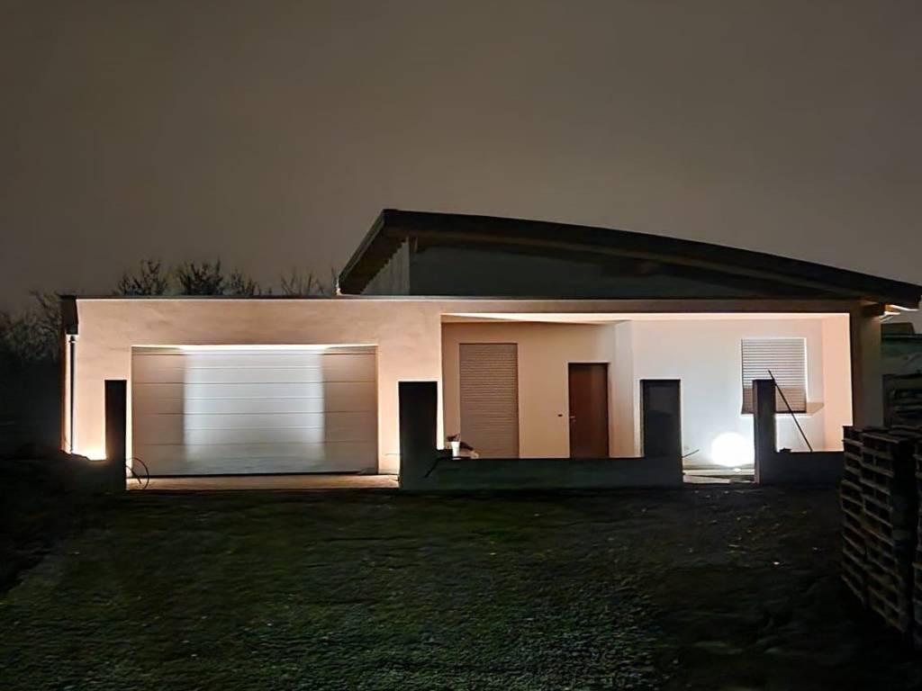 casa indipendente in vendita a Gozzano