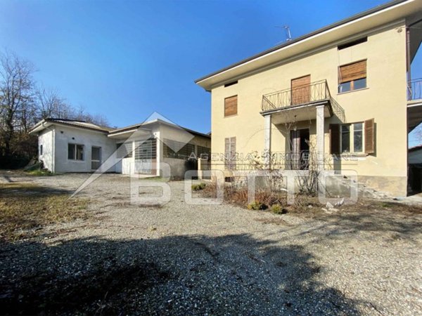 casa indipendente in vendita a Gozzano